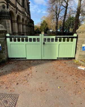 Click Here To Enlarge This Photo Of Accoya Gates